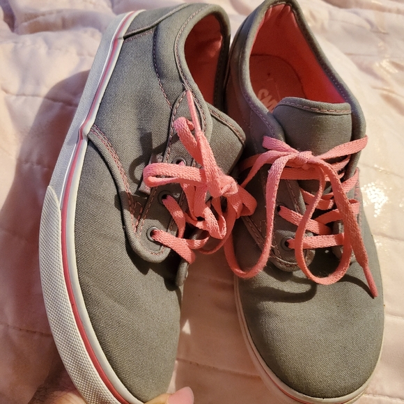 Vans - Picture 3 of 5